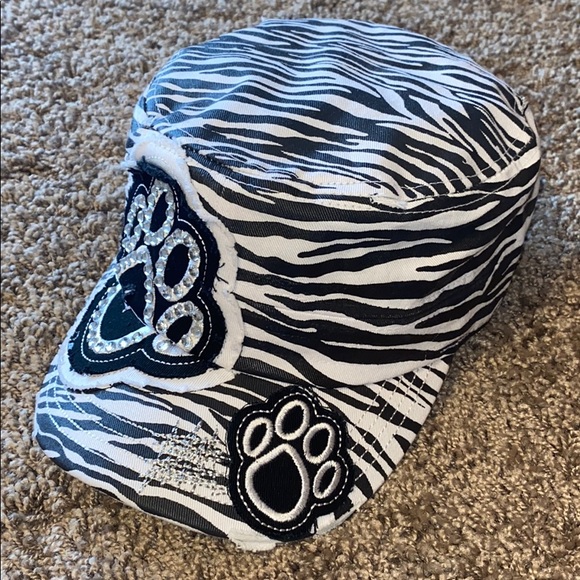 Paw print Zebra Stripe Glitter hat - Picture 2 of 11